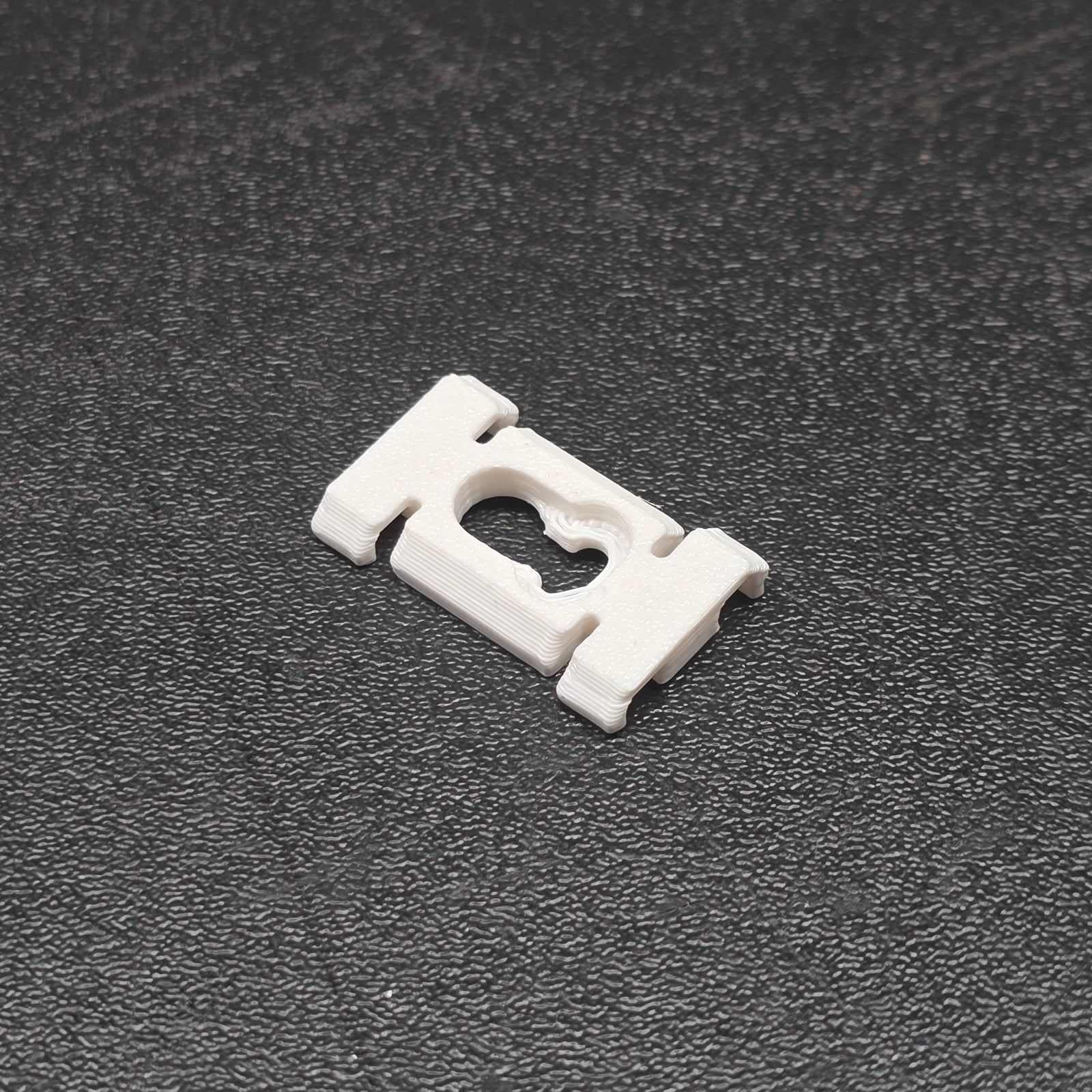 BULK (x50) 90-92 Brougham Vinyl Top Trim Clip 50 Count