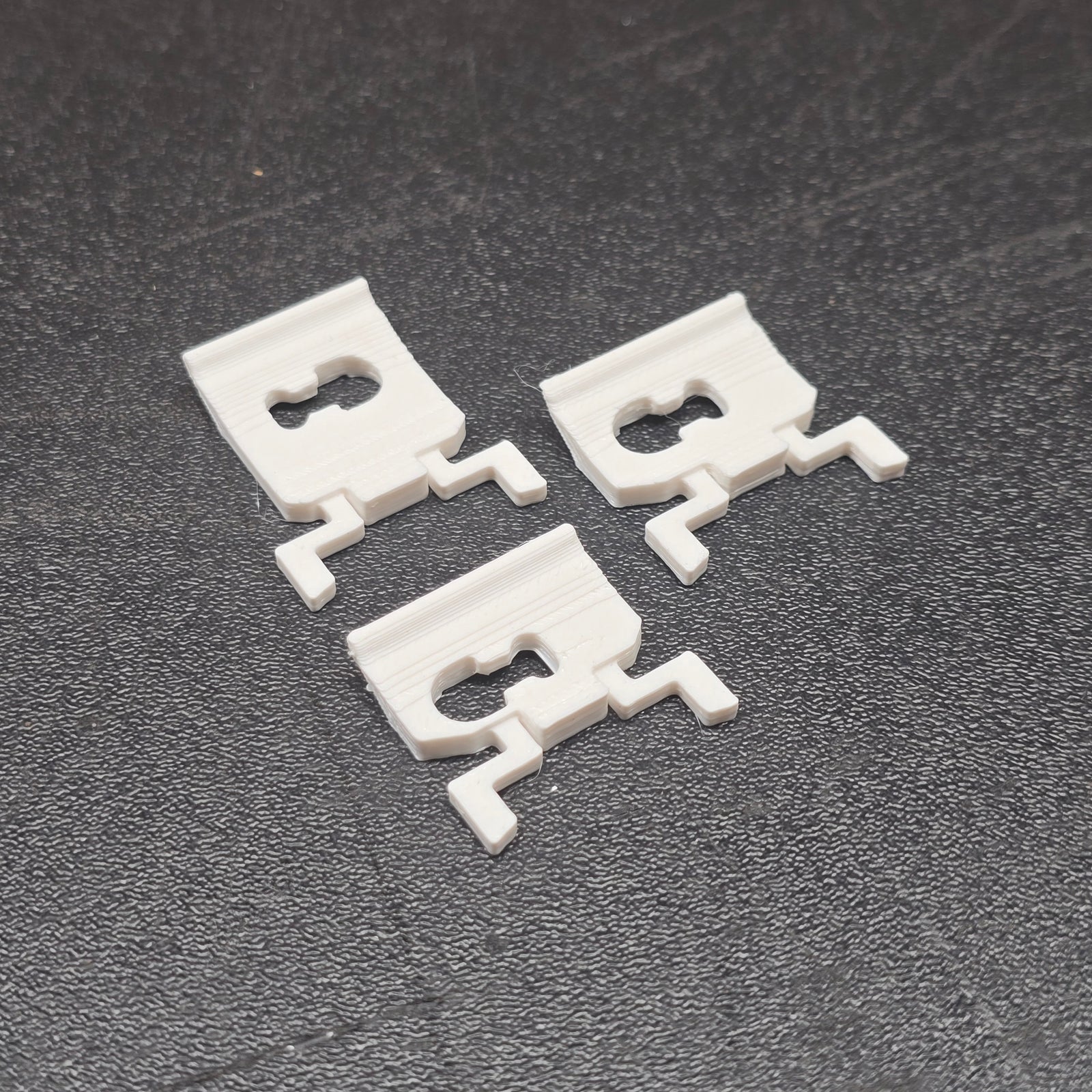 BULK (x50) 90-92 Brougham Window Frame Trim Clip 50 Count