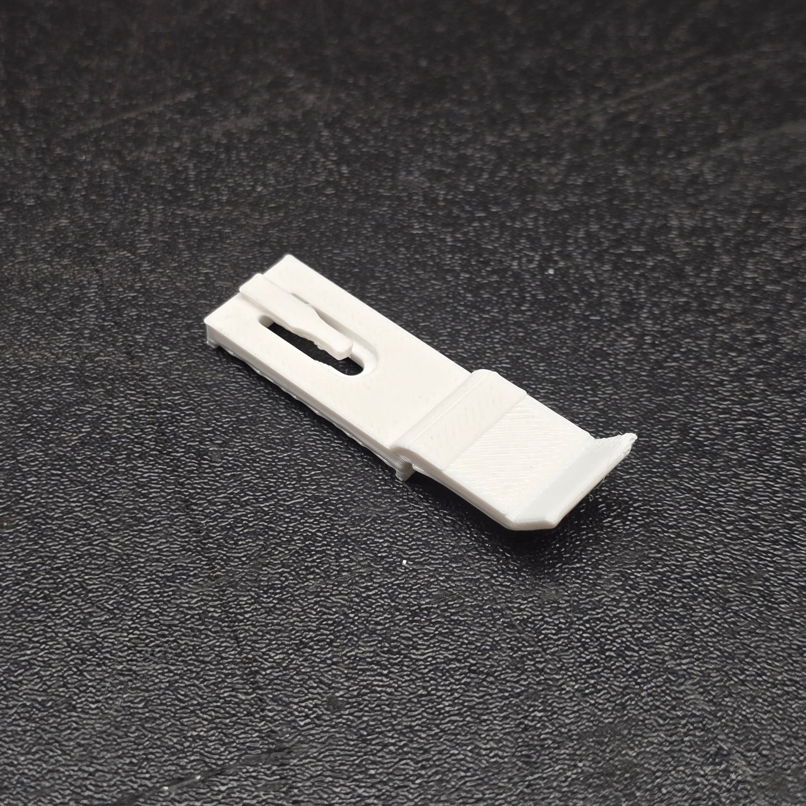 BULK (x50) 90-92 Brougham Dogleg Cladding Clip 50 Count